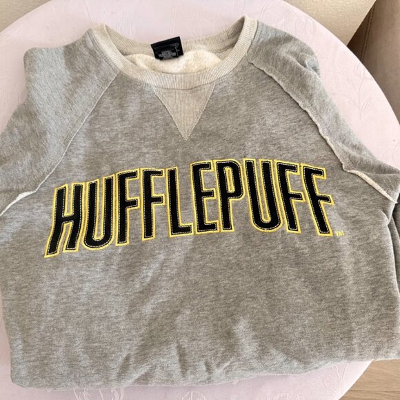 Rare! Universal exclusive Hufflepuff sweater size XS - Picture 2 of 6